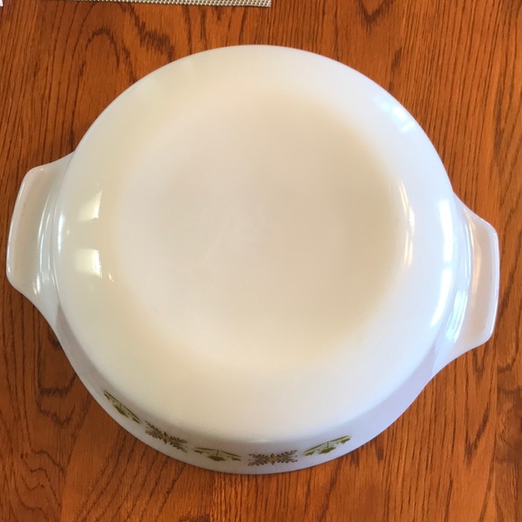 VTG Anchor Hocking “Fire King”2 Qt. Casserole Dish - Picture 3 of 4